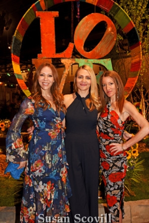 8. Kristin Detterline and her sister Kate Miller chatted with Leslie Gross-Padilla.