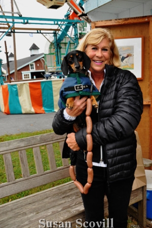 9. Barbara McGinnis brought her Daschhound, Chubb who loved being in photos!