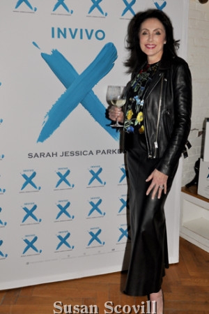 2. Kathy Stevens was pictured at Invivo's step and repeat.