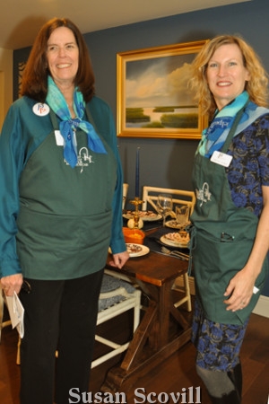 Main Line Committee member Diane Rotwitt and Philadelphia Orchestra staff member Dorothy Byrne led guests to the kitchen of this lovely home.
