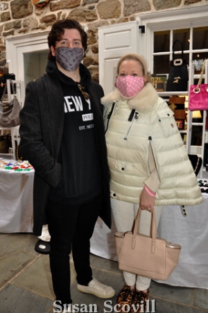 7. Eamonn and Lynn O’Shea enjoyed a day of shopping at the Holiday Boutique event.
