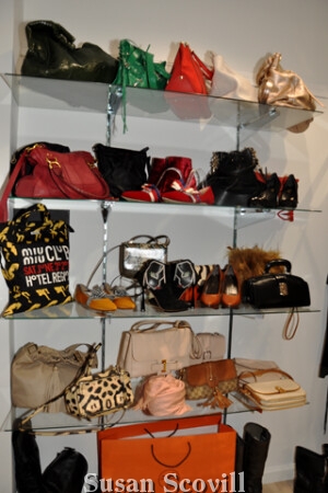 The items sold at Rachelle are new or gently used and are current looks