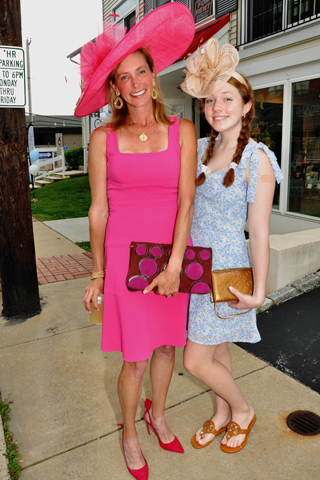 3.Amy Holzapfel and her daughter Charlotte won their category.