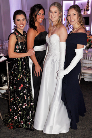 10. Vitoria and Bella D’Addesi, Debutante Lowell Fenstermacher and her sister Reed Fenstermacher.