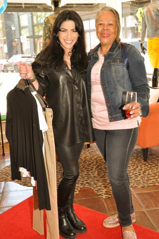 3. Samantha Sciolla Mykulak welcomed Deborah Stephens to the event