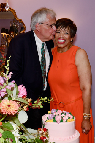 16. David gave Pat a “birthday kiss” at the end of the evening! Happy! happy! Birthday Pat🌷