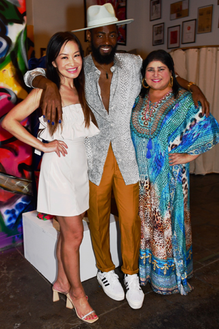 5. Jen Su and Jennifer Lynn Robinson paused for a photo with Prajje