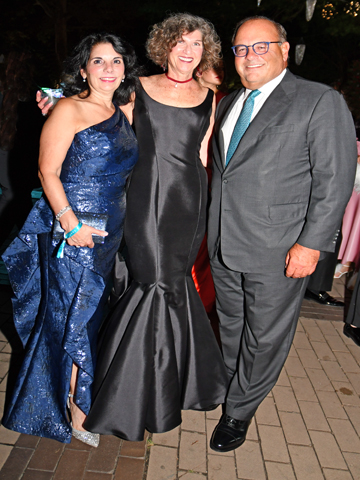 17. Former Philadelphia City Council member and possible mayoral candidate Allen Domb chatted with these 2 lovely attendees during Ball on Square