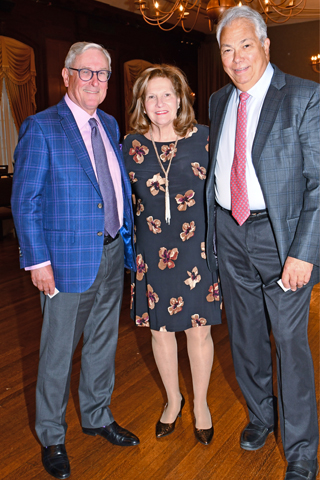 3. ULRE Chair Bill Lloyd chatted with Loretta and John Del Vecchio