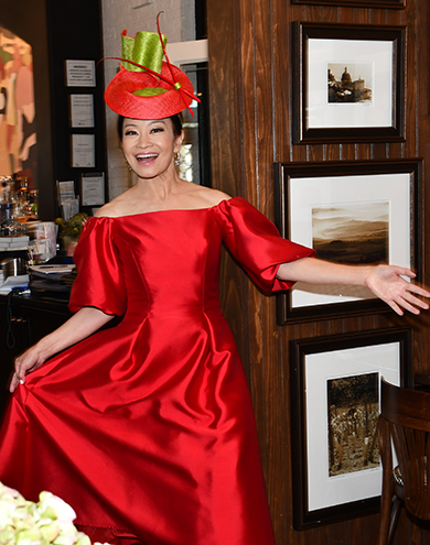 Jen Su looked lovely in red!
