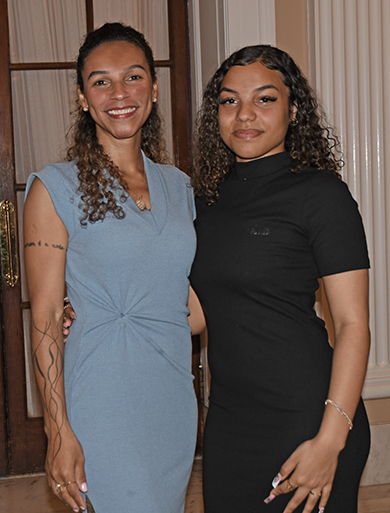 Fran Rodrigues and her daughter Ainny paused for a photo